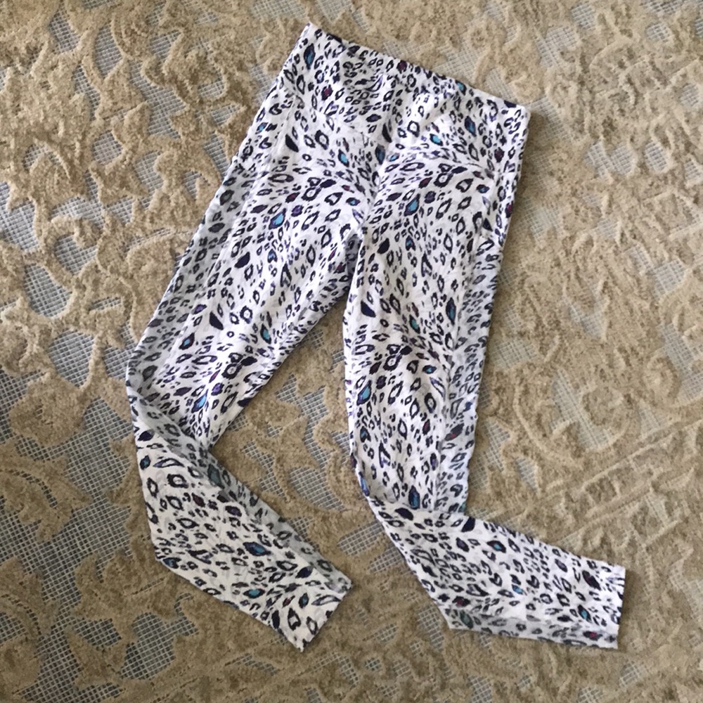 Fabletics Workout Set - Picture 4 of 6